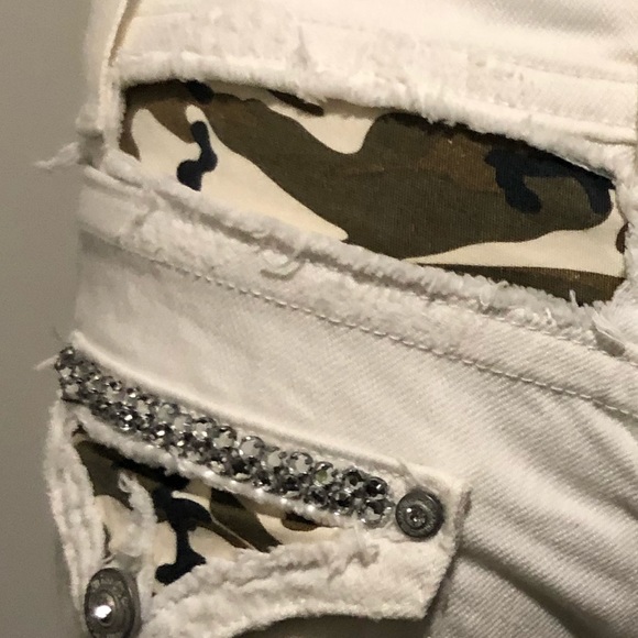 Miss Me Oyster White Camo Capri Jeans with Bling! - Picture 6 of 8